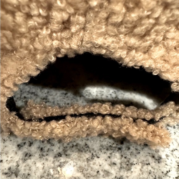 New Custom Designed Tan Fleece Teddy Baseball Cap w/ Green and Gucci Like Bee. - Picture 4 of 4